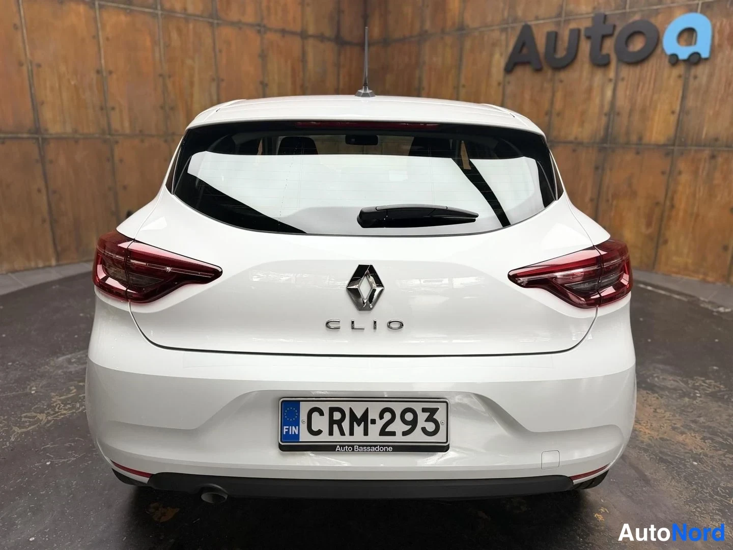 Valkoinen Renault Clio 2023, takaa, kuva 15