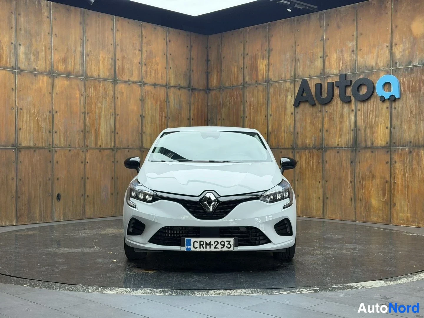Valkoinen Renault Clio 2023, edestä, kuva 9