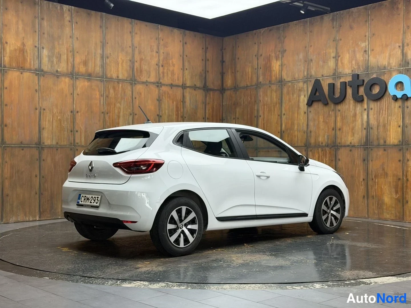 Valkoinen Renault Clio 2023, takaviisto, kuva 11