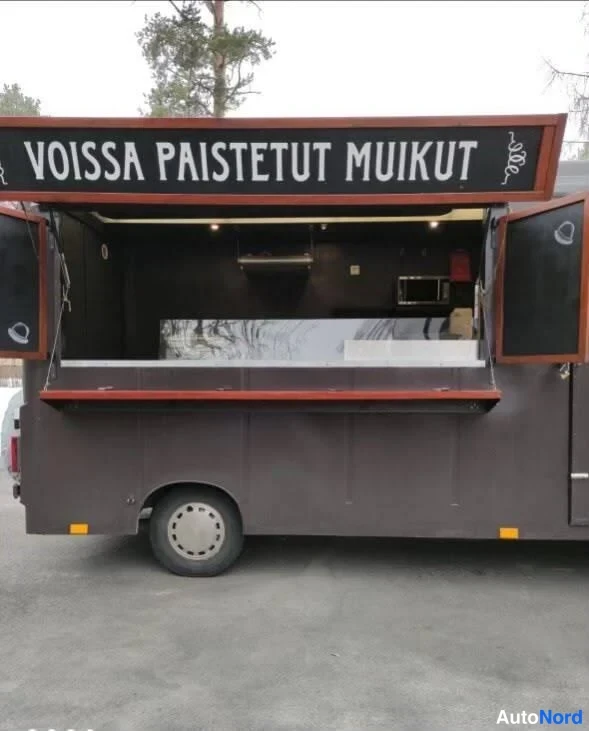 Valkoinen Renault Trafic 1990, sivulta, kuva 7
