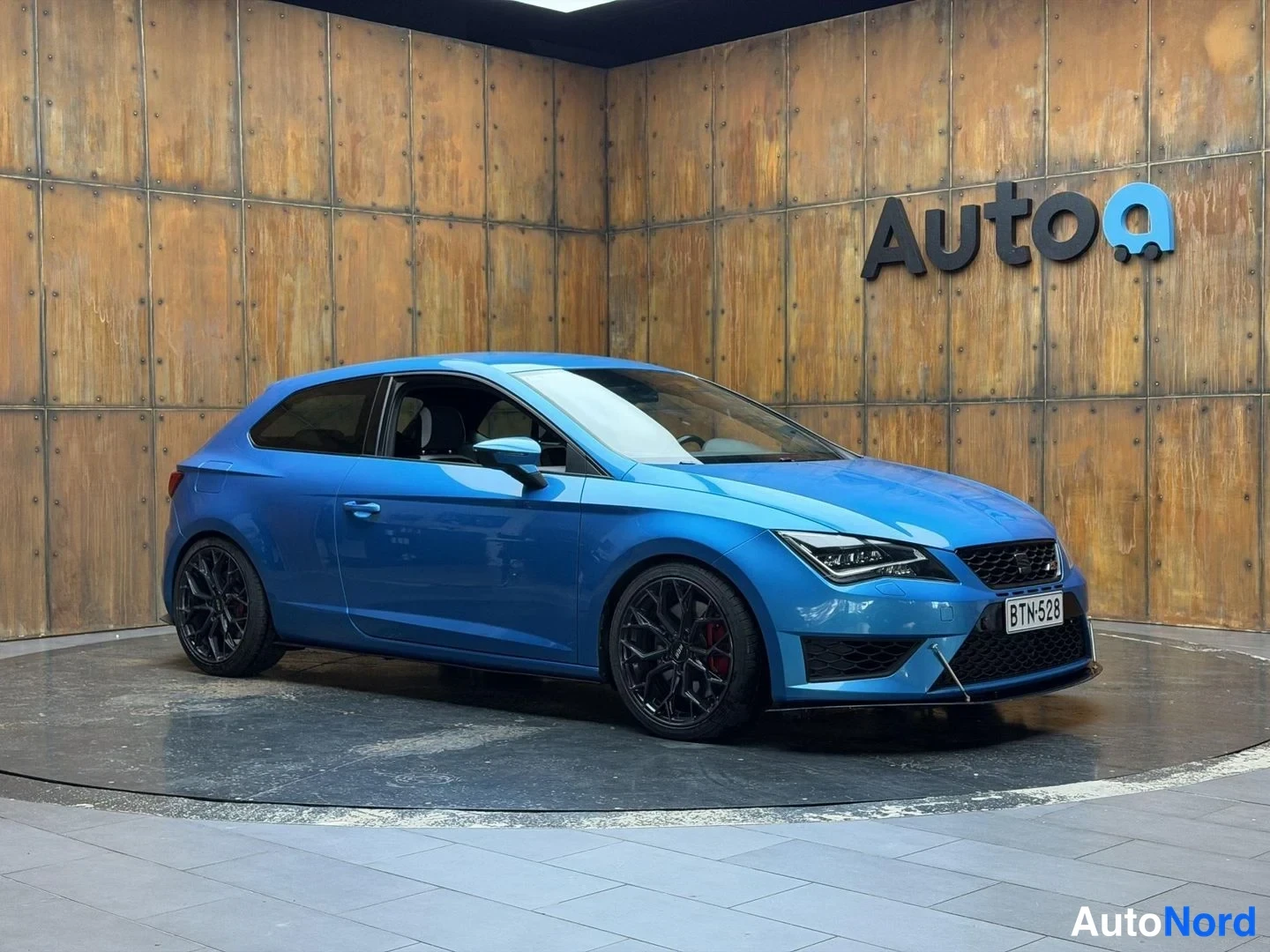 Sininen Seat Leon SC 2015, etuviisto, keula oikealle, kuva 6