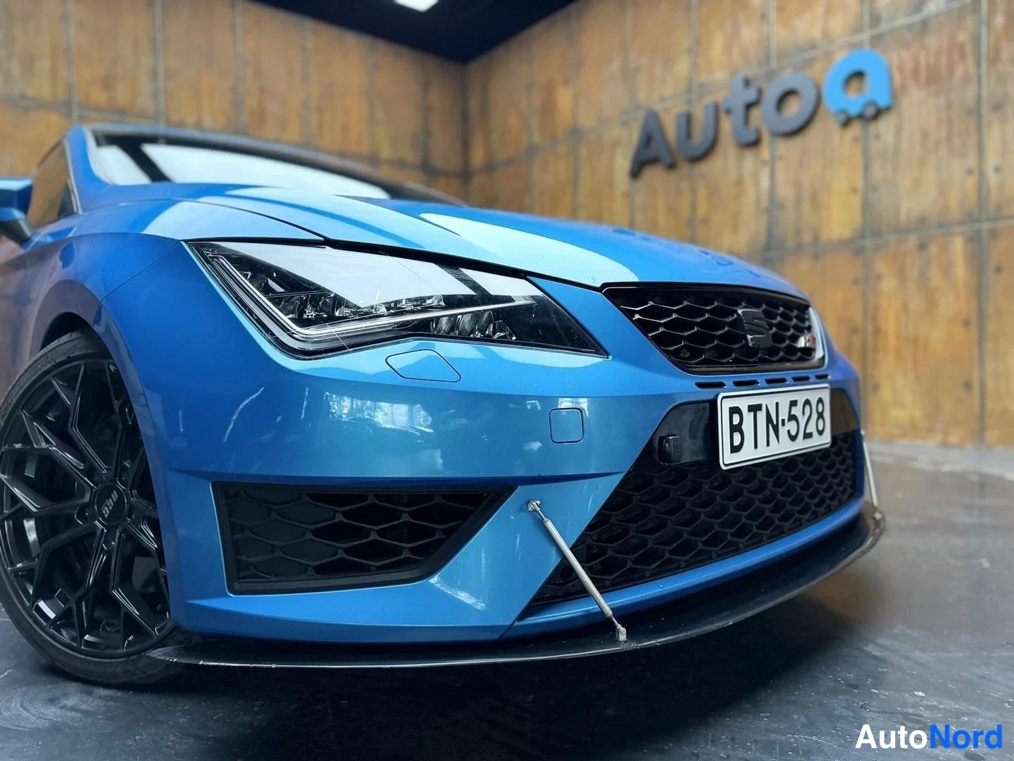 Sininen Seat Leon SC 2015, etuviisto, keula oikealle, kuva 7