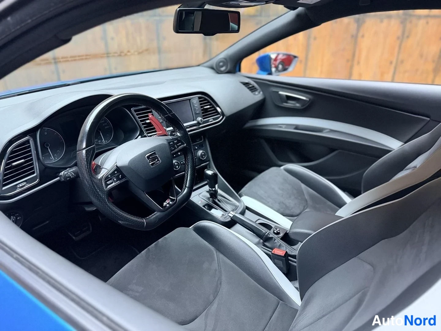 Sininen Seat Leon SC 2015, ohjaamo, kuva 18