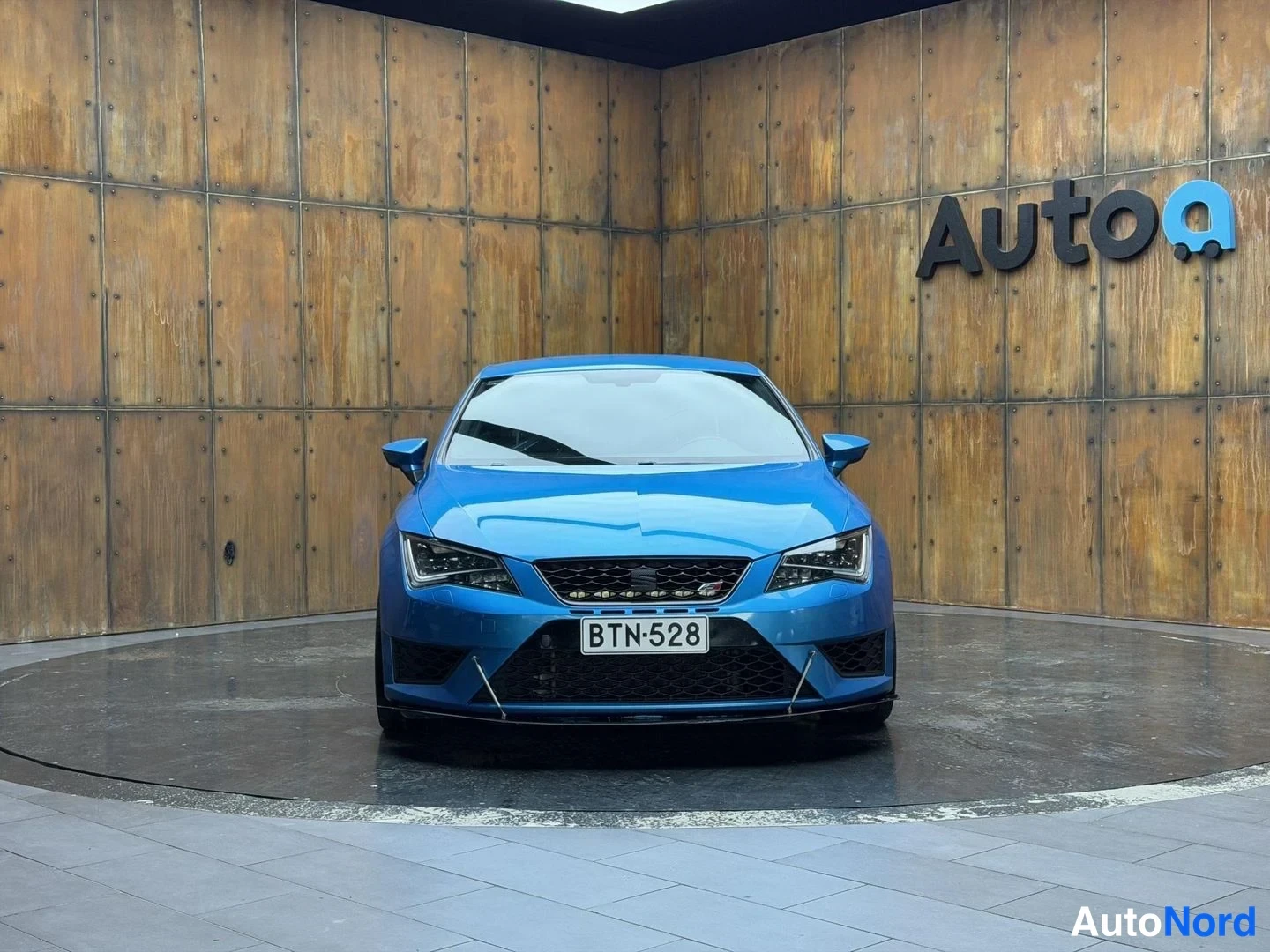 Sininen Seat Leon SC 2015, edestä, kuva 8