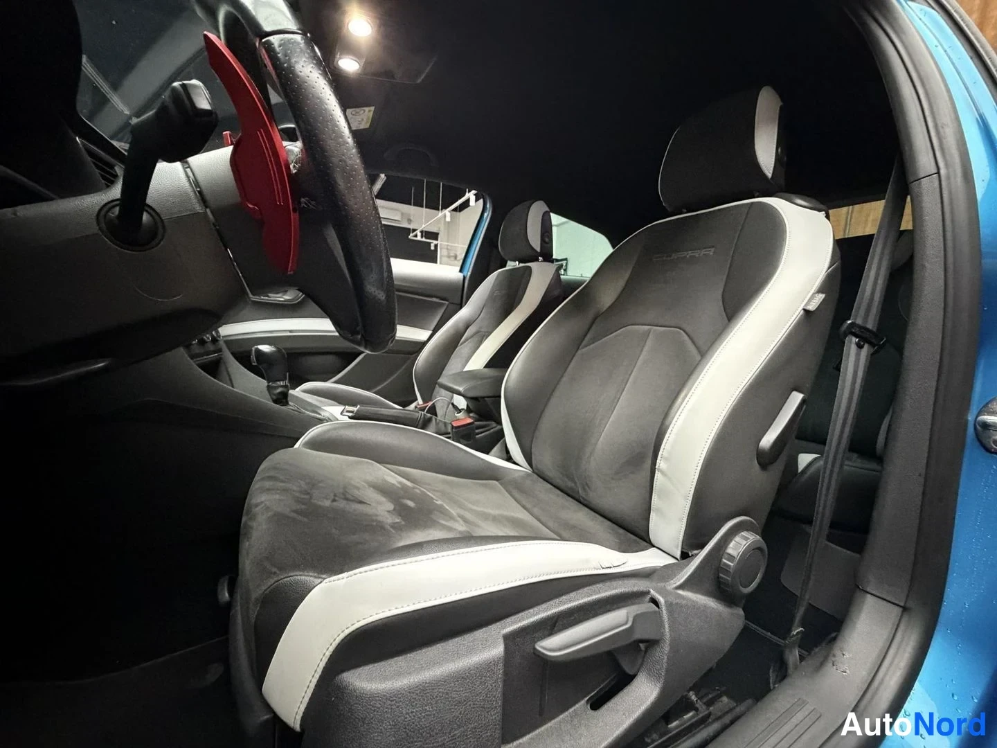Sininen Seat Leon SC 2015, etuistuimet, kuva 21