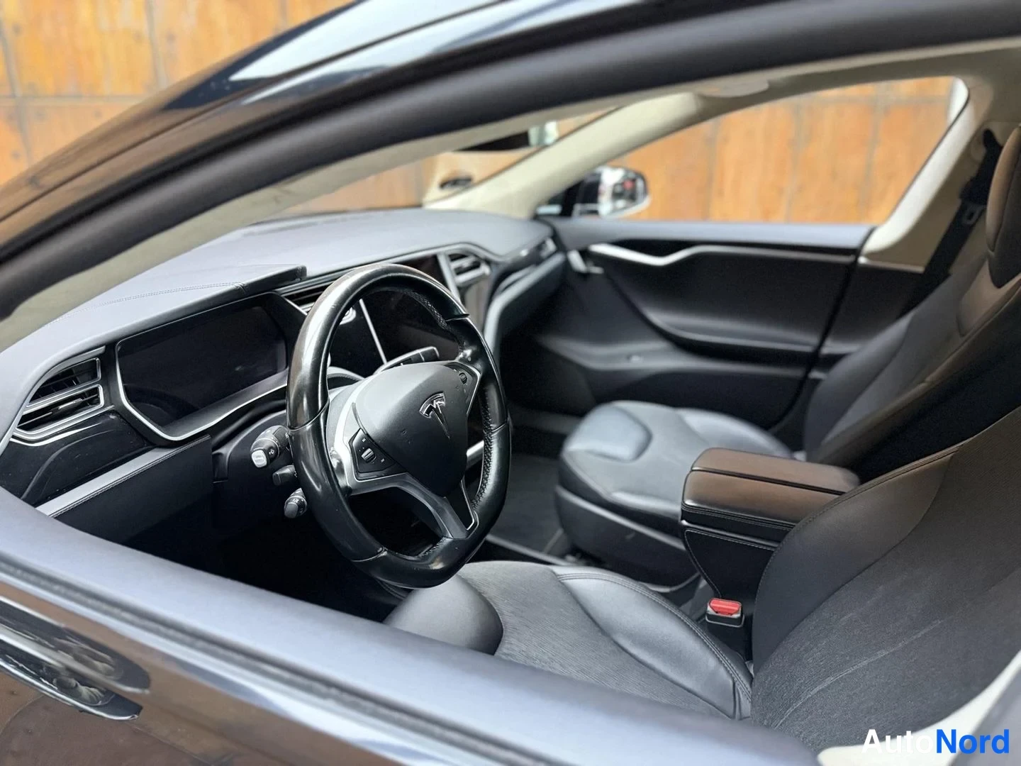 Musta Tesla Model S 2016, ohjaamo, kuva 11