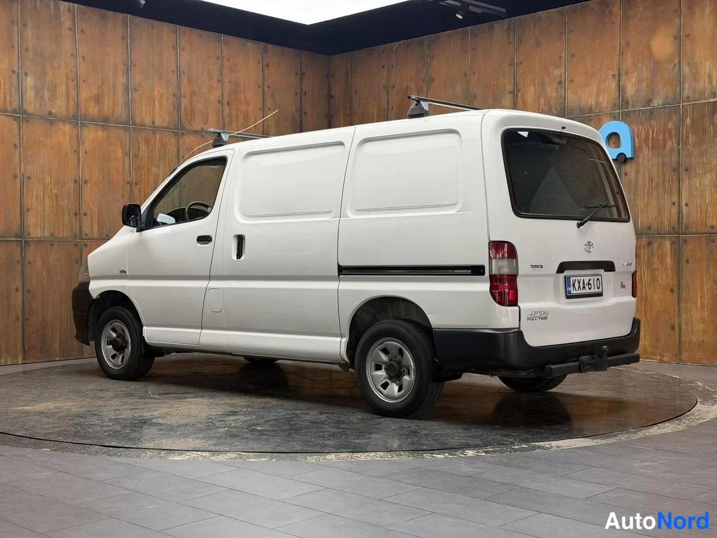 Valkoinen Toyota Hiace 2008, takaviisto, kuva 10