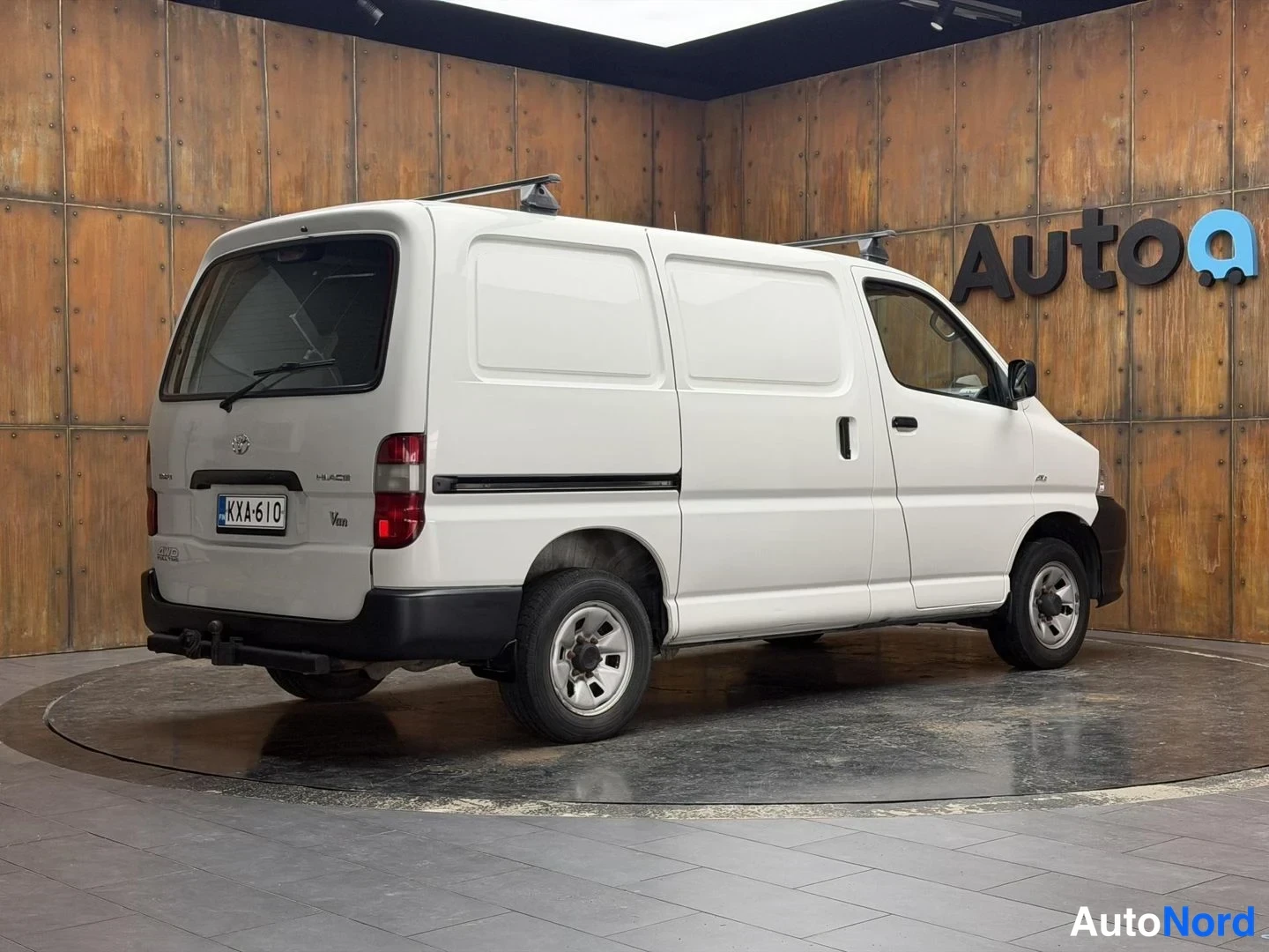 Valkoinen Toyota Hiace 2008, takaviisto, kuva 11