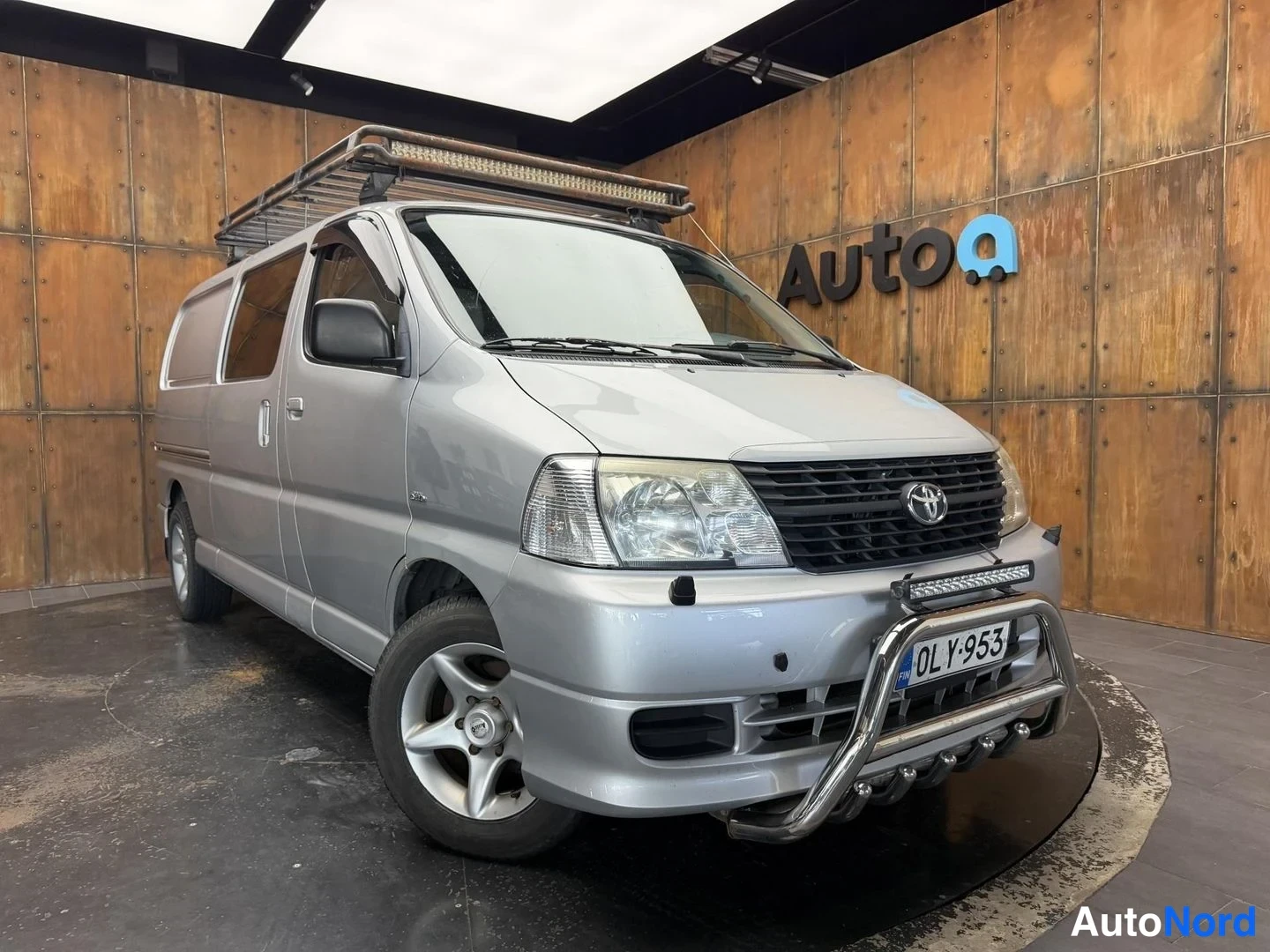 Hopea Toyota Hiace 2007, etuviisto, keula oikealle, kuva 4