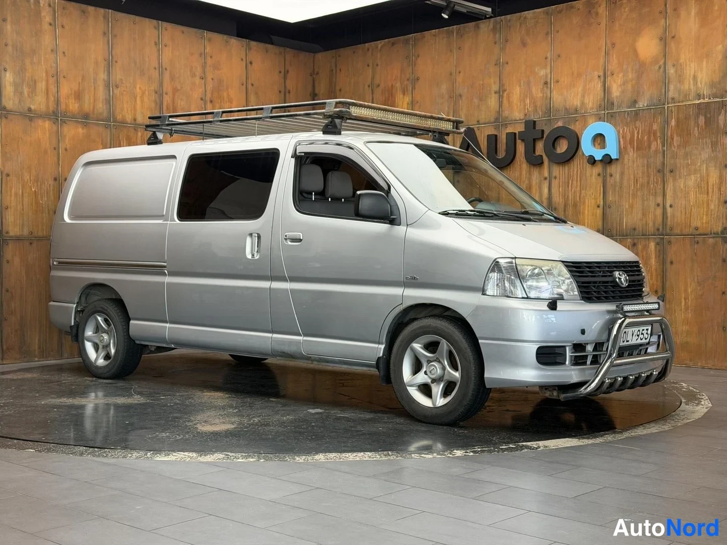 Hopea Toyota Hiace 2007, etuviisto, keula oikealle, kuva 5