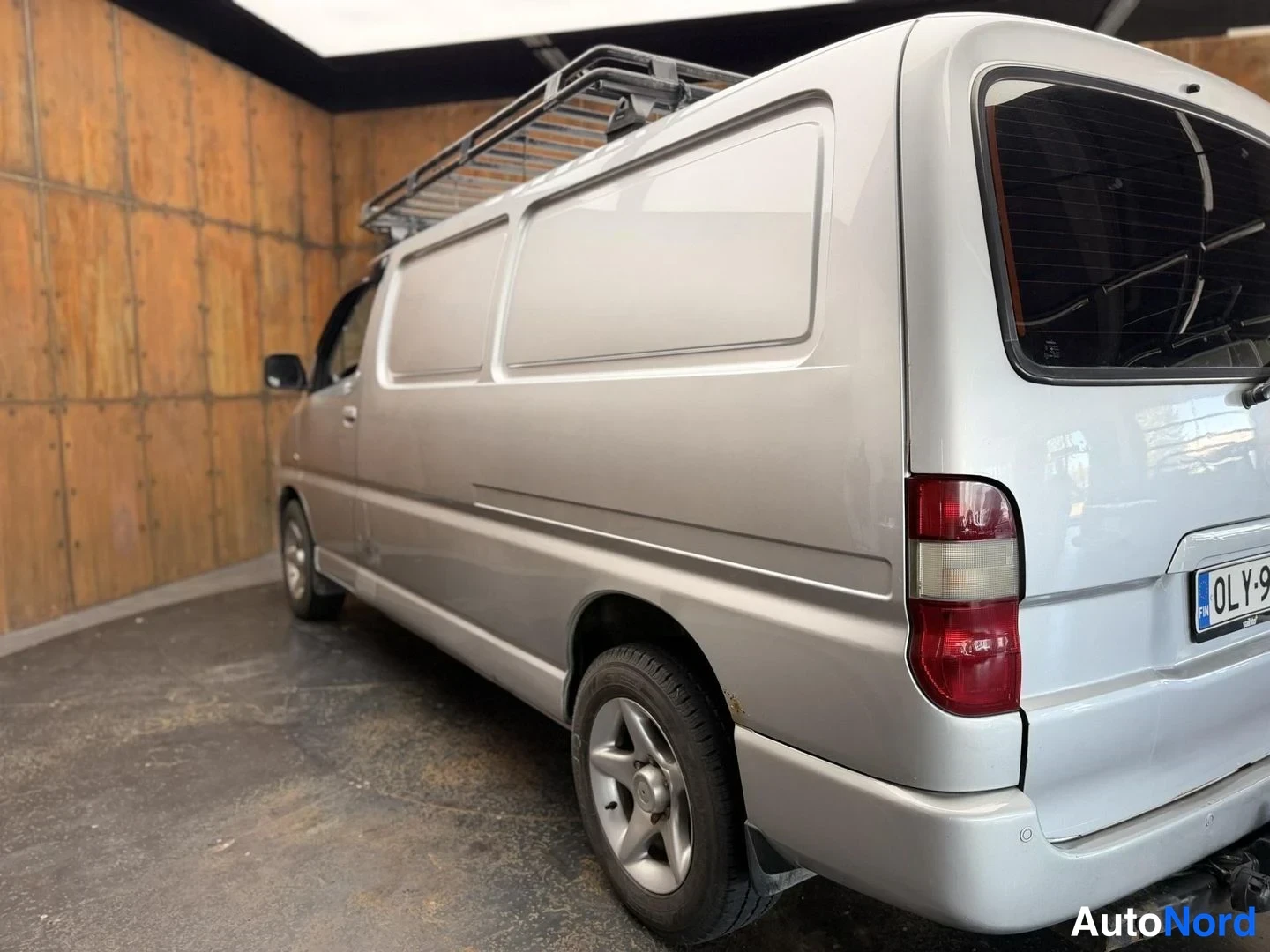 Hopea Toyota Hiace 2007, takaviisto, kuva 14