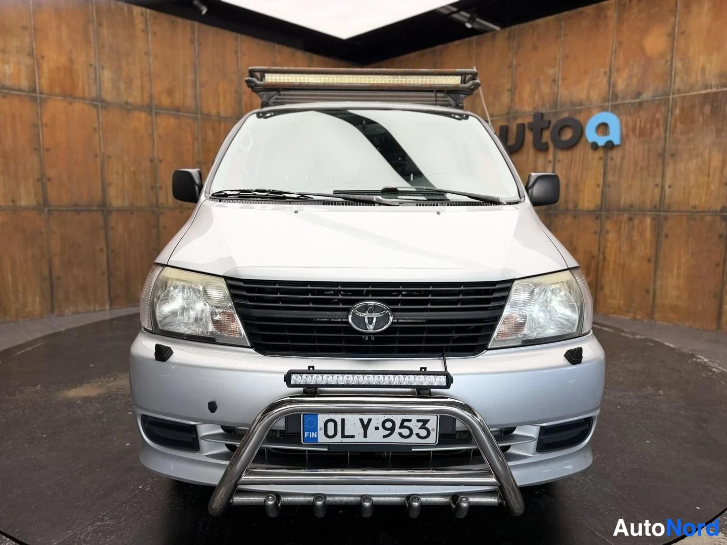 Hopea Toyota Hiace 2007, edestä, kuva 9