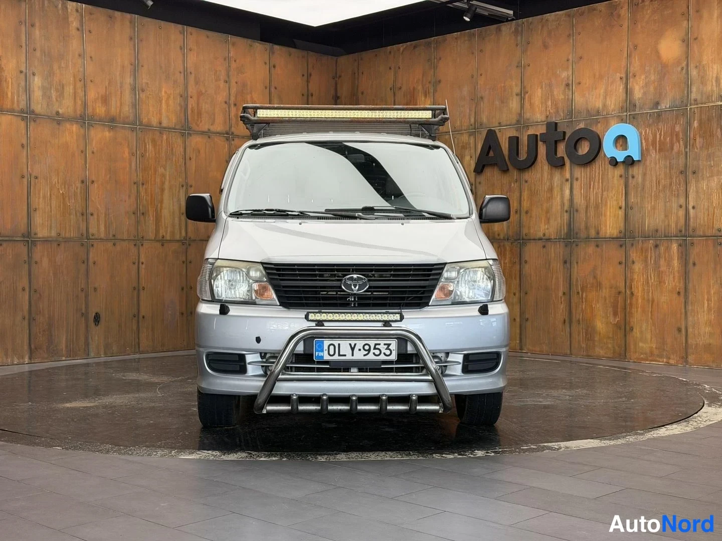 Hopea Toyota Hiace 2007, edestä, kuva 8