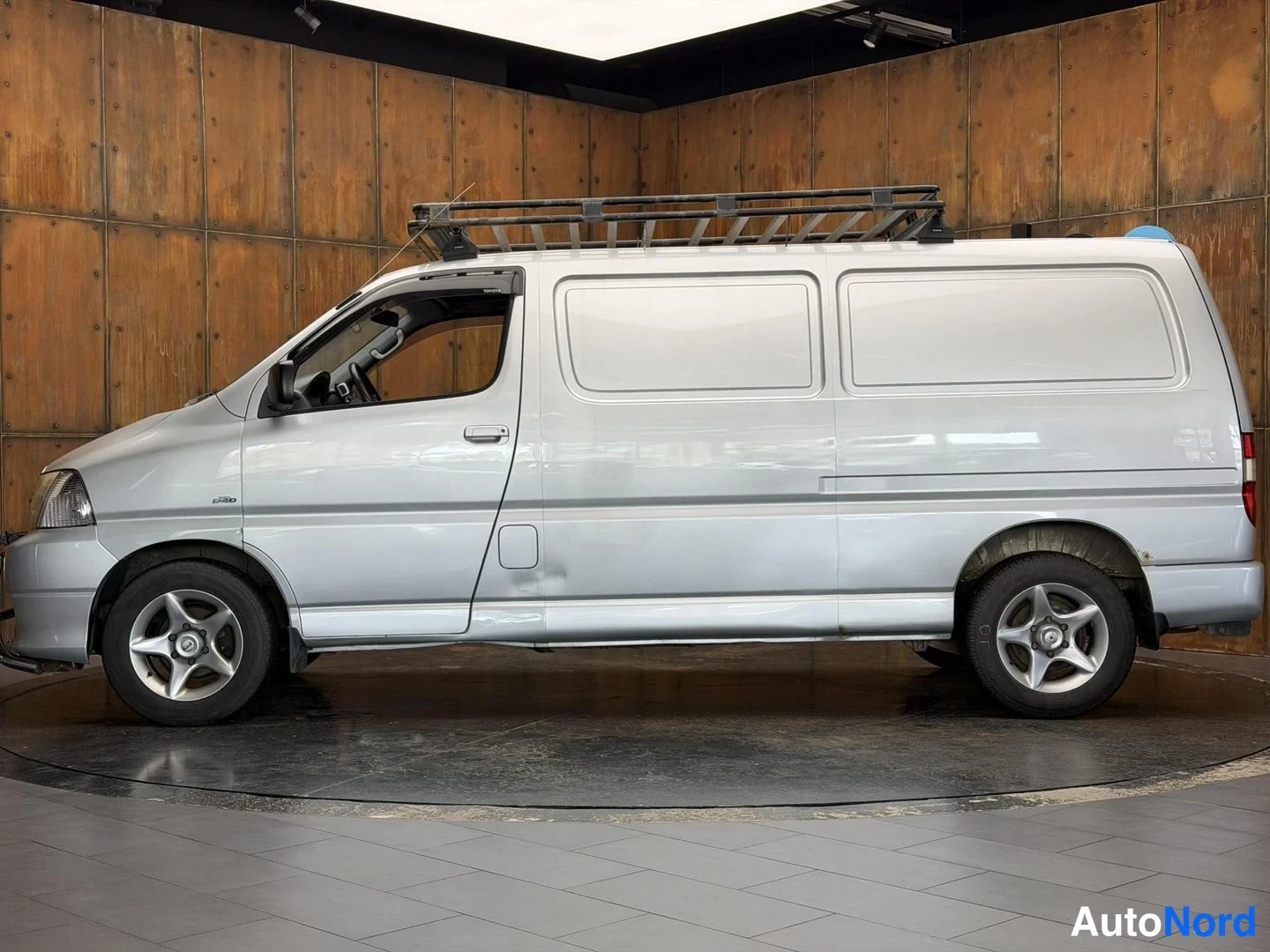 Hopea Toyota Hiace 2007, sivulta, kuva 10