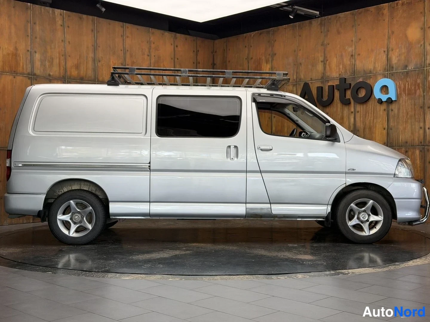 Hopea Toyota Hiace 2007, sivulta, kuva 11