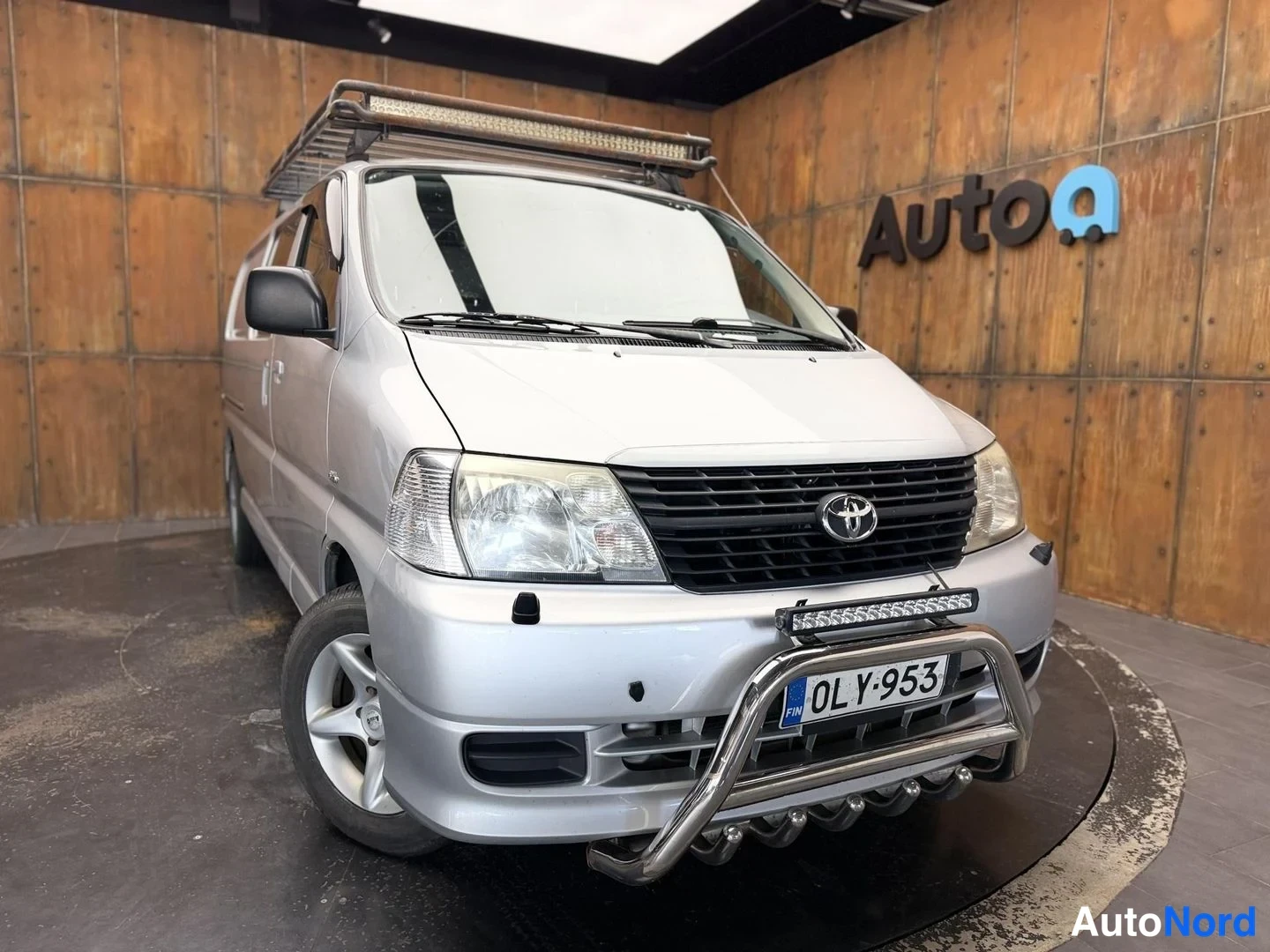 Hopea Toyota Hiace 2007, etuviisto, keula oikealle, kuva 6