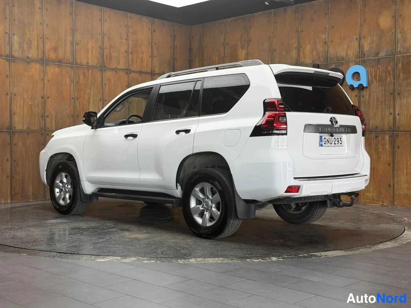 Valkoinen Toyota Land Cruiser 2019, takaviisto, kuva 10