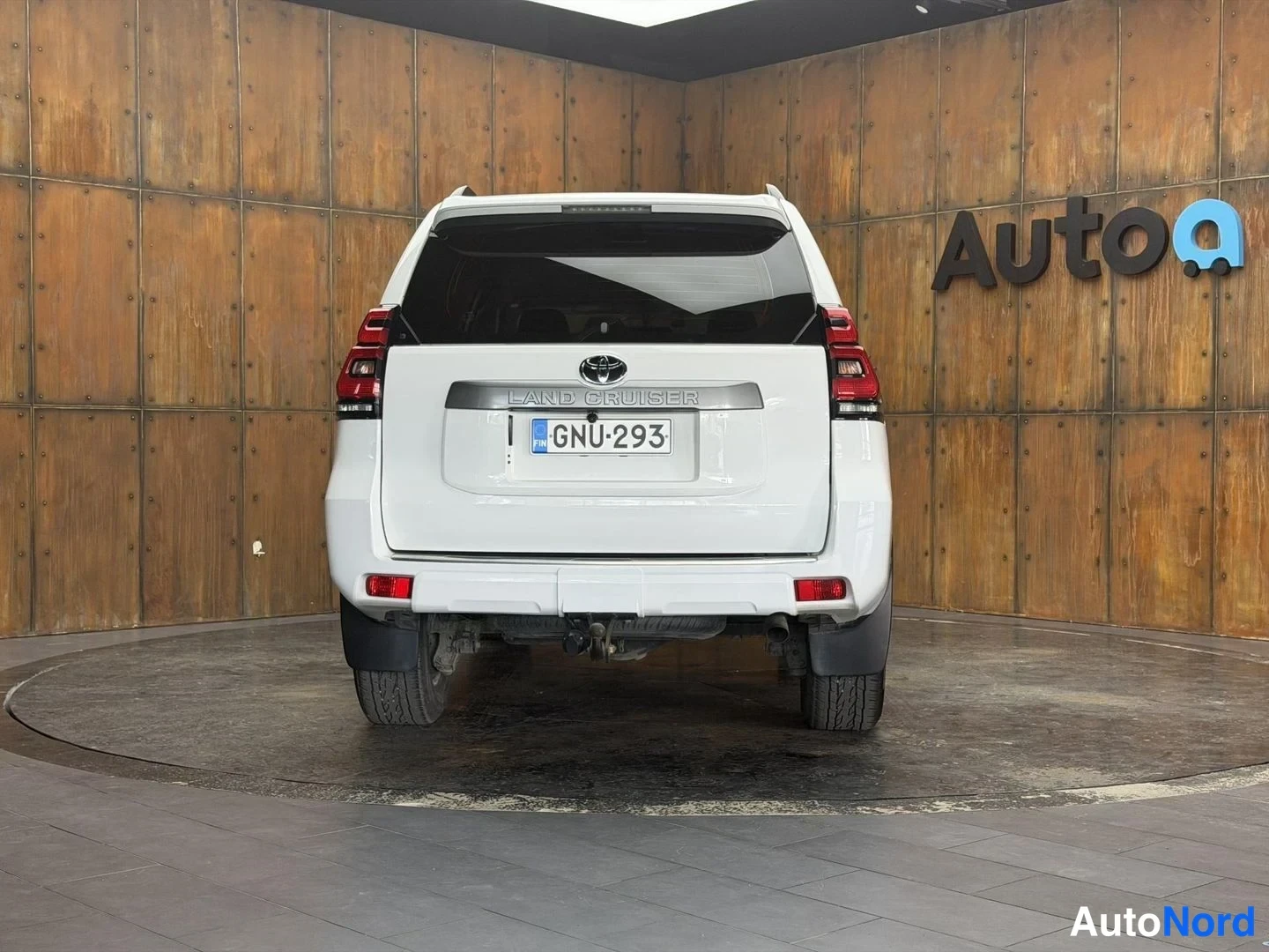 Valkoinen Toyota Land Cruiser 2019, takaa, kuva 14