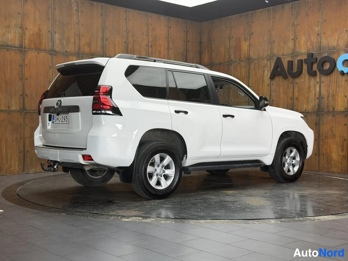 Valkoinen Toyota Land Cruiser 2019, takaviisto, kuva 11