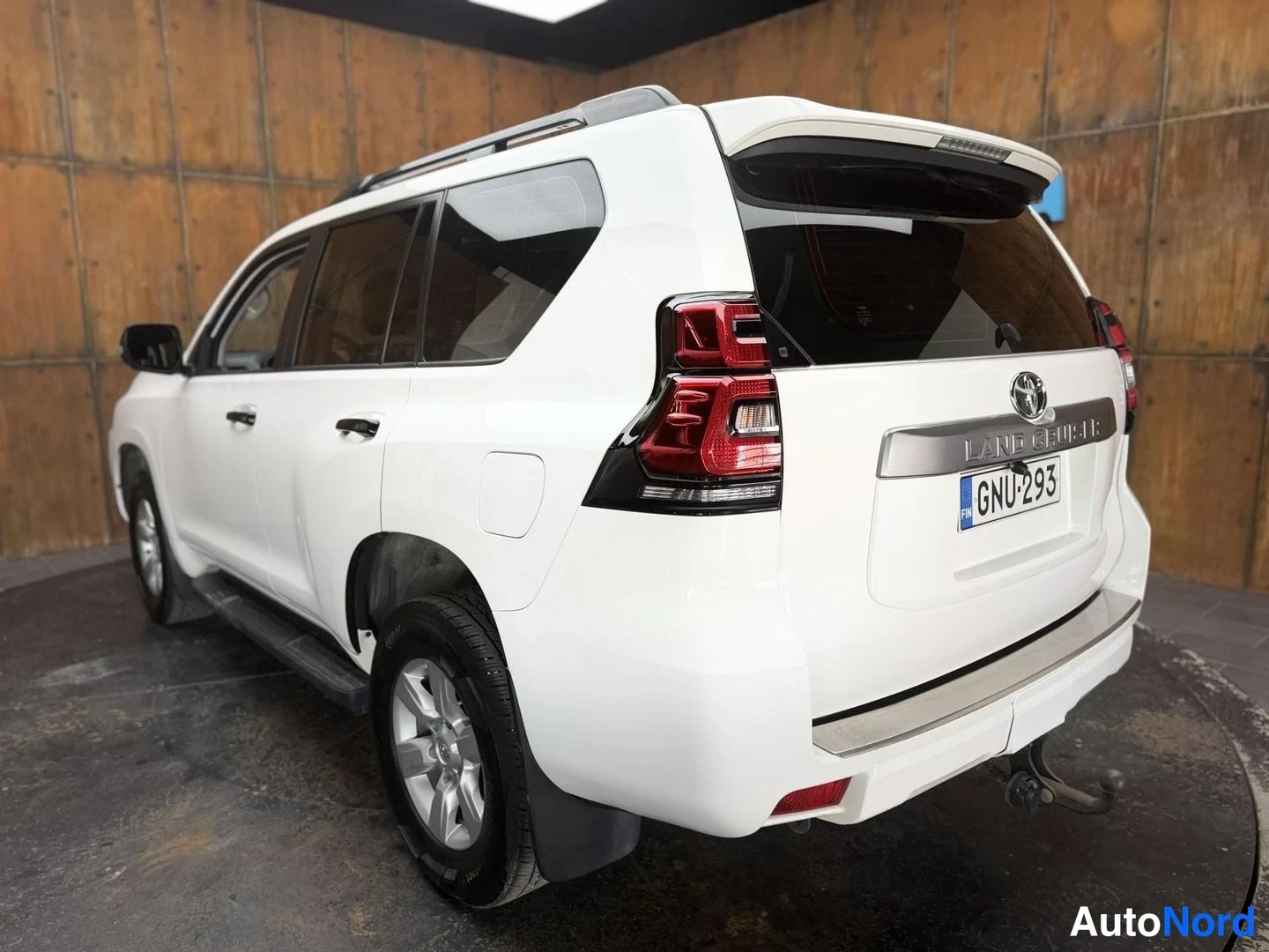 Valkoinen Toyota Land Cruiser 2019, takaviisto, kuva 12
