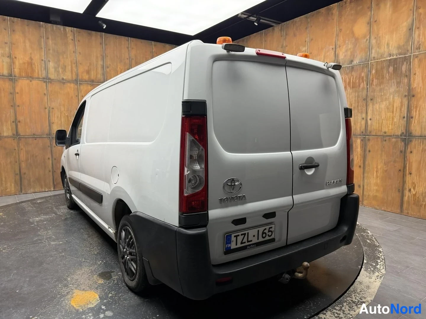 Valkoinen Toyota Proace 2014, takaviisto, kuva 13