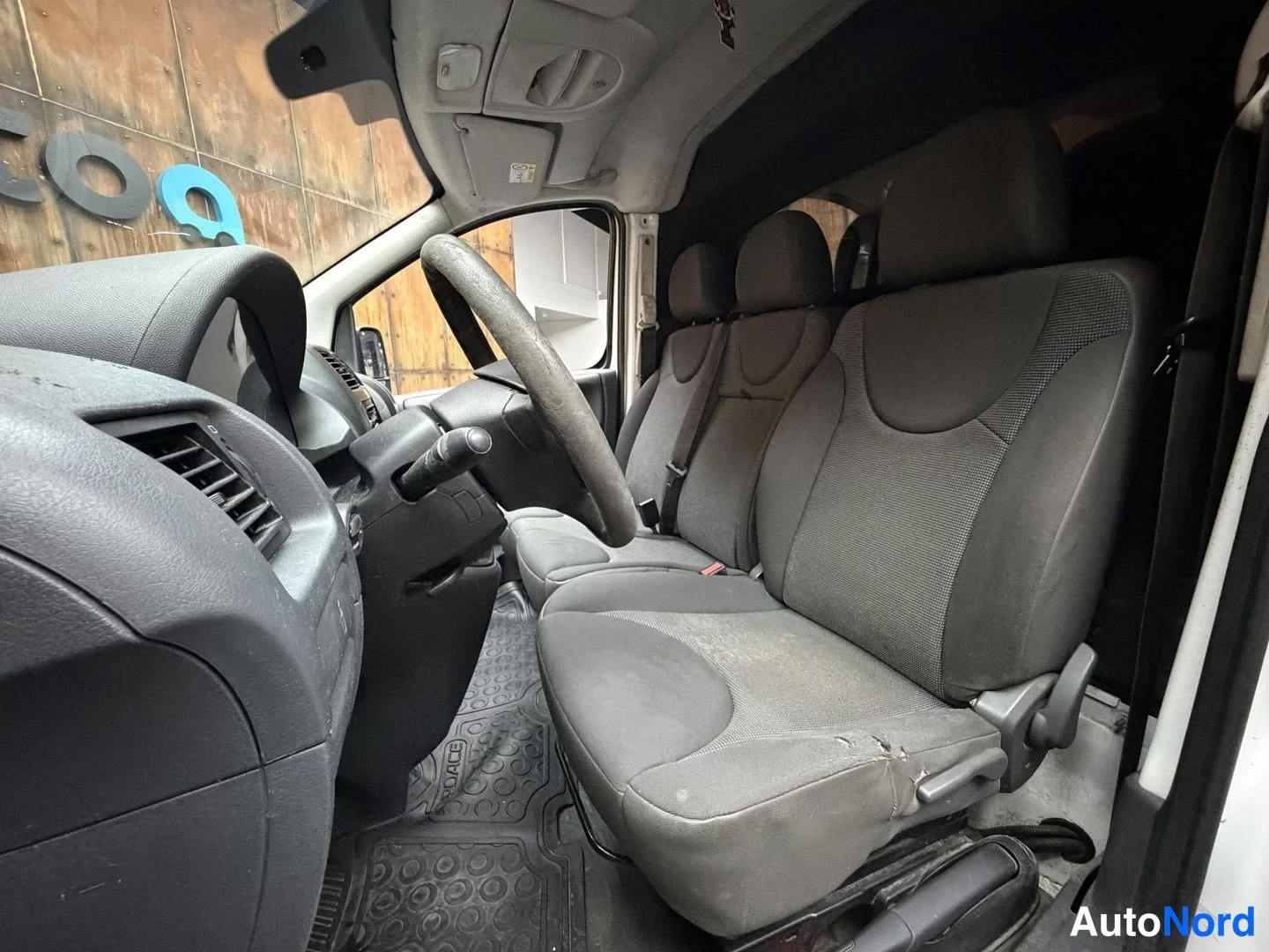 Valkoinen Toyota Proace 2014, etuistuimet, kuva 17