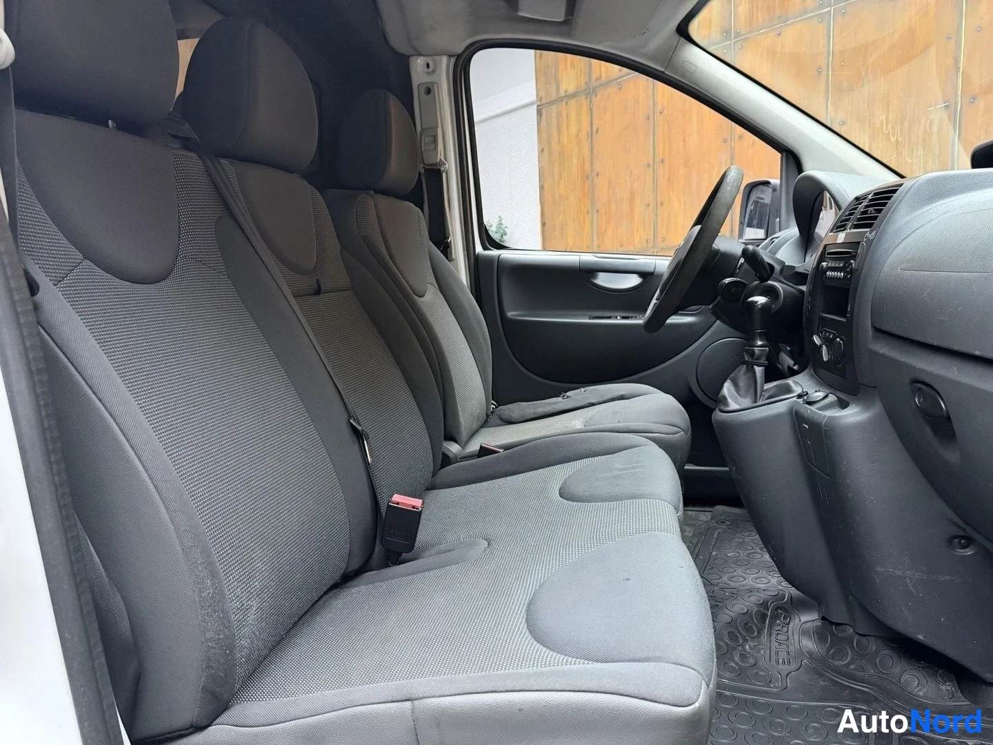Valkoinen Toyota Proace 2014, etuistuimet, kuva 18