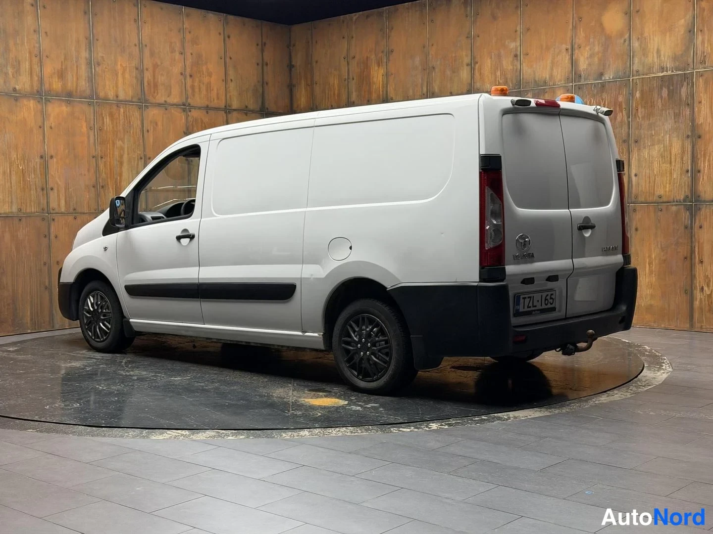 Valkoinen Toyota Proace 2014, takaviisto, kuva 11