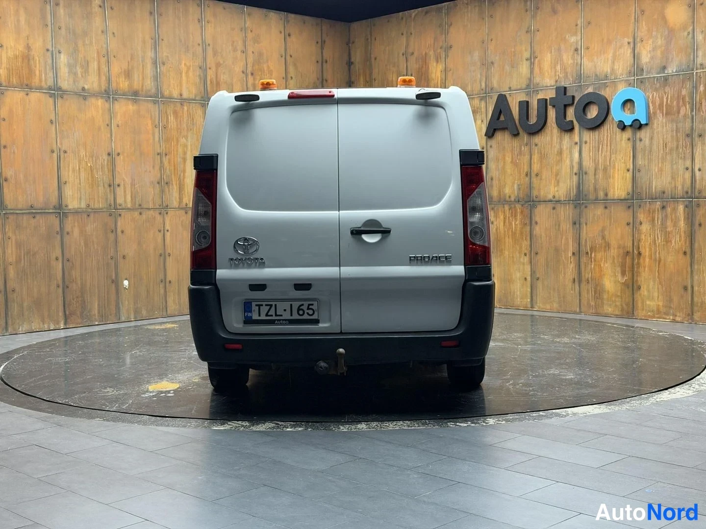Valkoinen Toyota Proace 2014, takaa, kuva 15