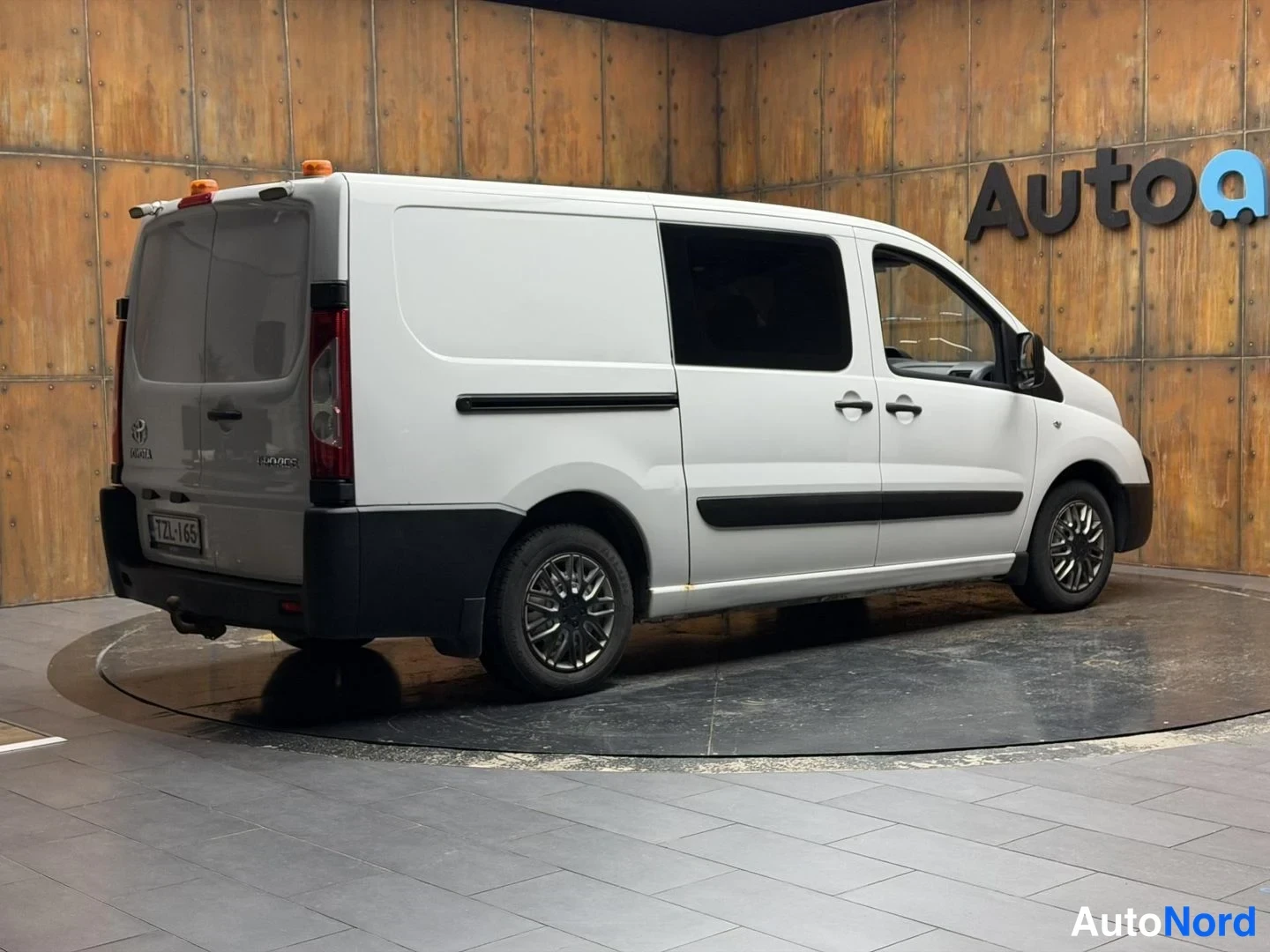 Valkoinen Toyota Proace 2014, takaviisto, kuva 12