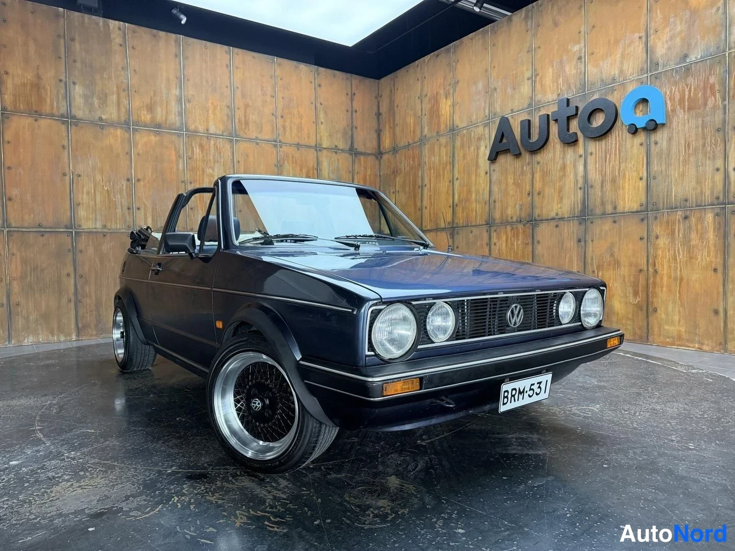 Sininen Volkswagen Golf 1986, etuviisto, keula oikealle, kuva 7
