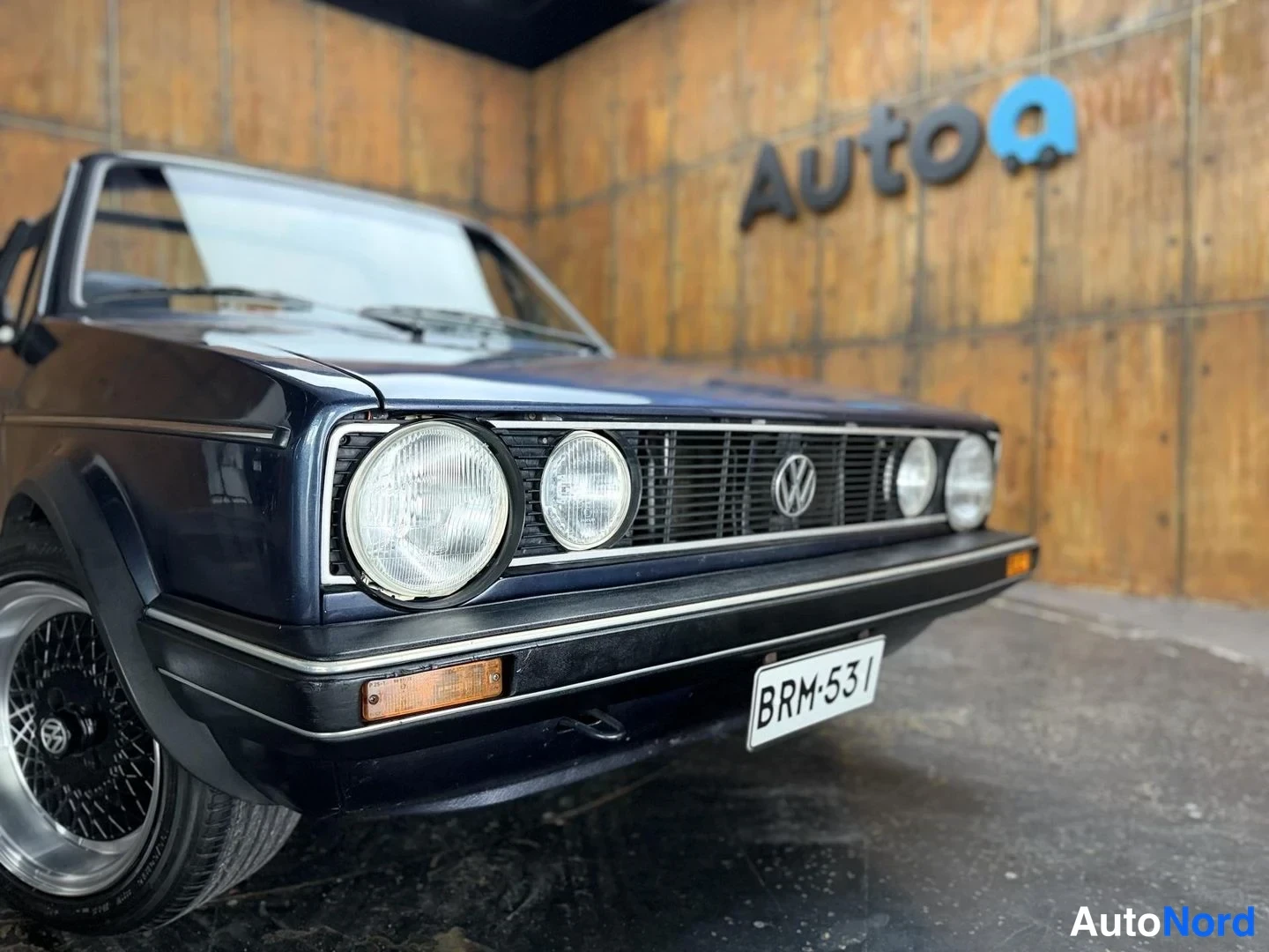 Sininen Volkswagen Golf 1986, edestä, kuva 12
