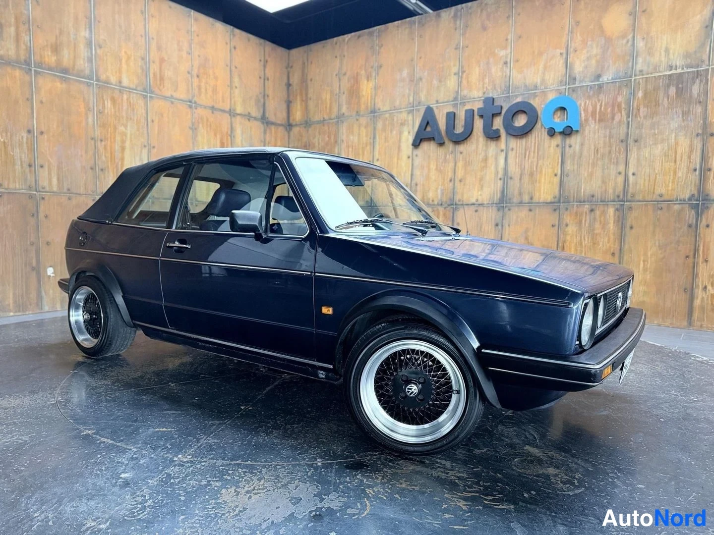 Sininen Volkswagen Golf 1986, etuviisto, keula oikealle, kuva 5