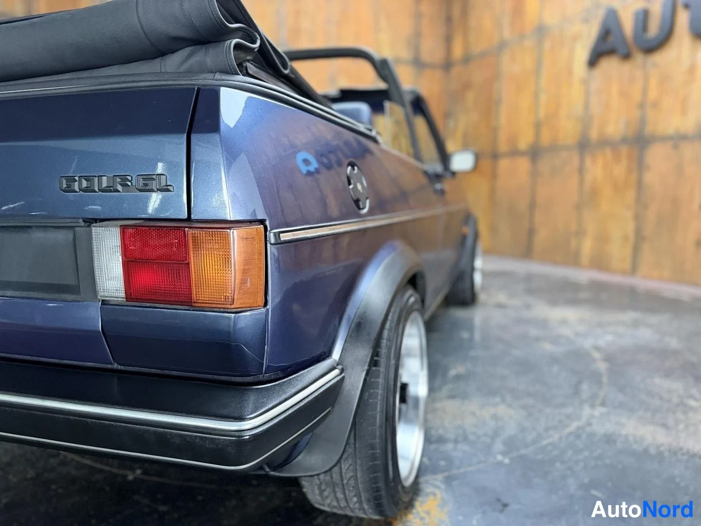 Sininen Volkswagen Golf 1986, yksityiskohta, kuva 32