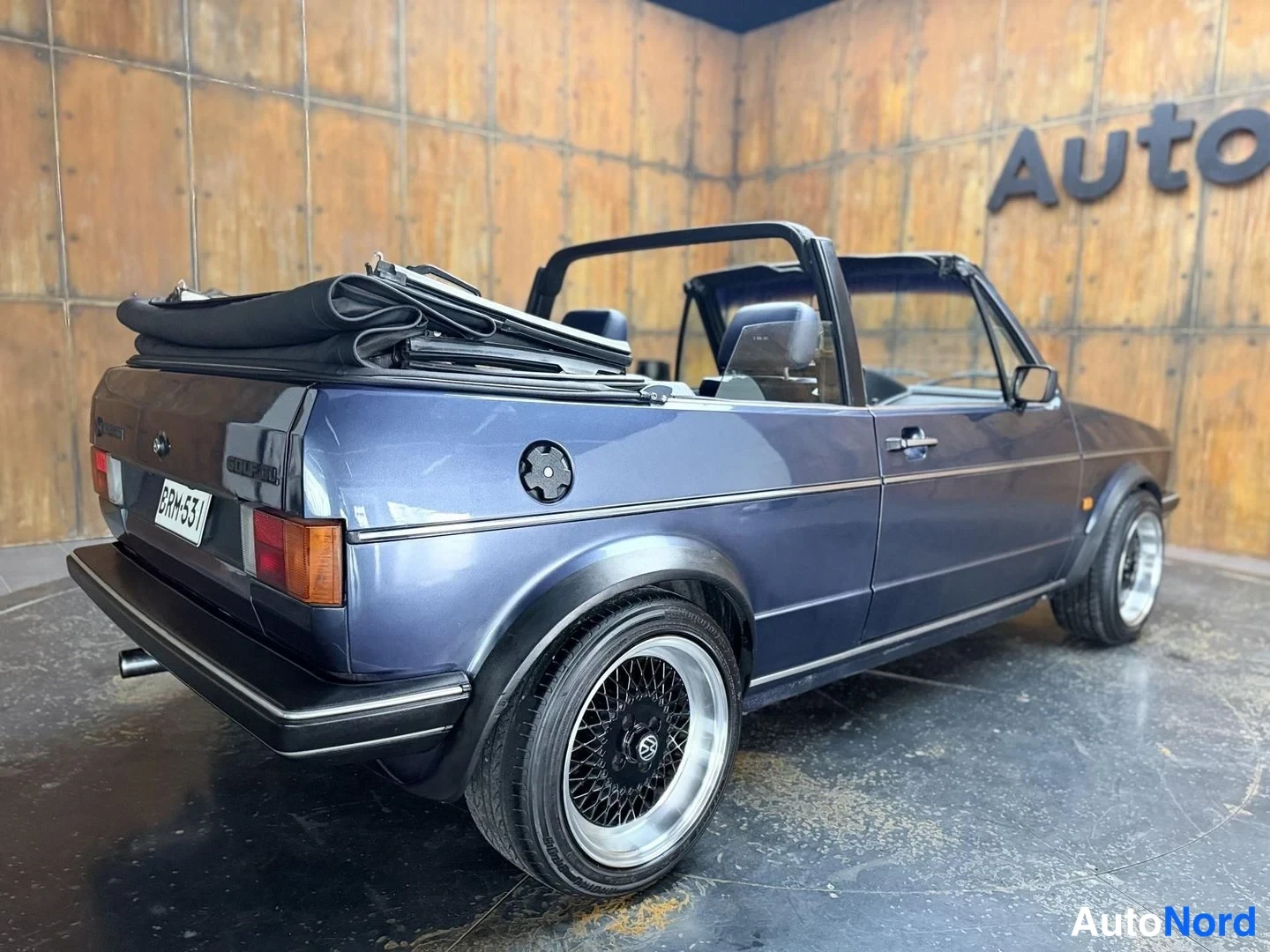 Sininen Volkswagen Golf 1986, takaviisto, kuva 21
