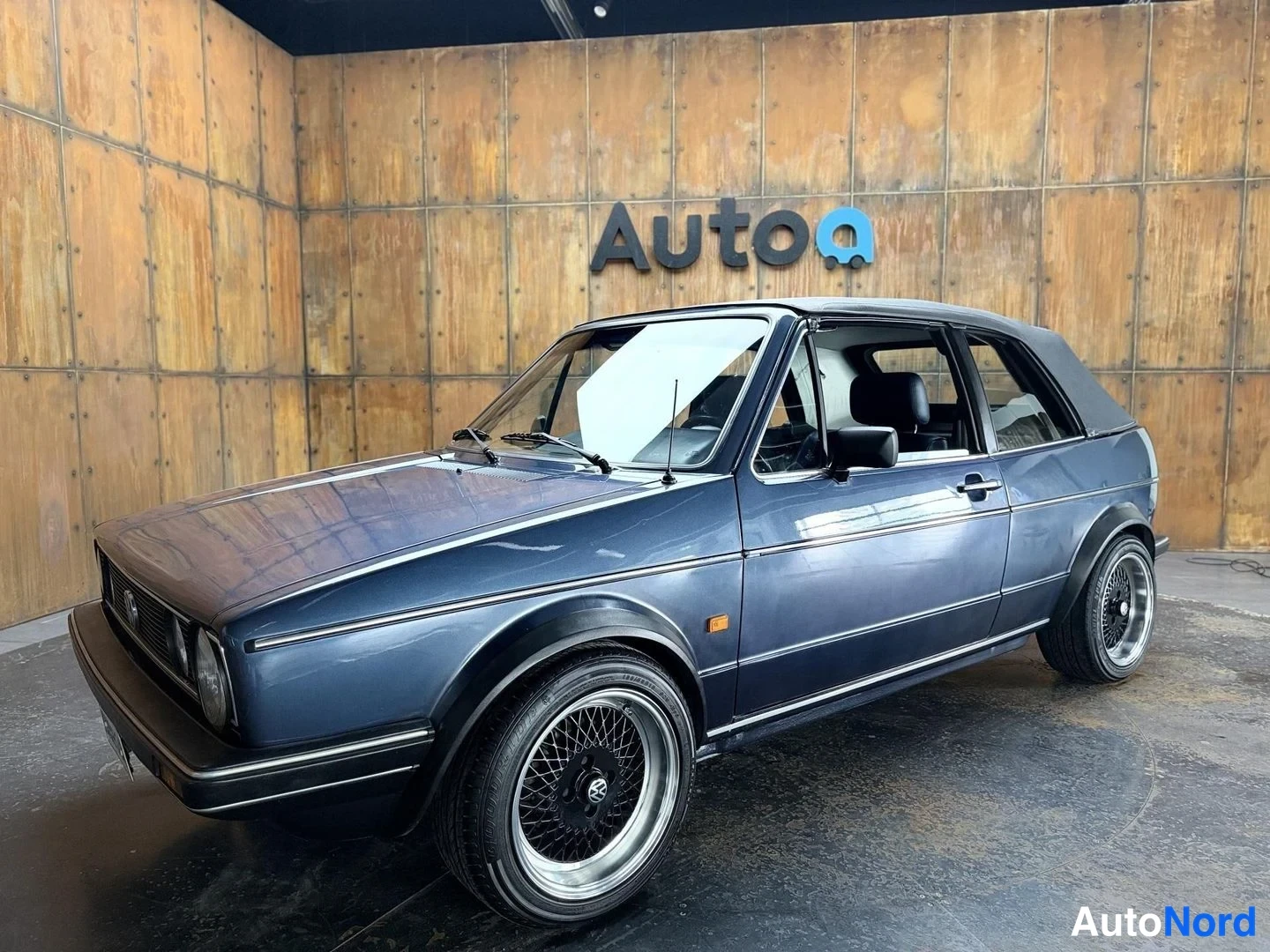 Sininen Volkswagen Golf 1986, etuviisto, keula vasemmalle, kuva 3