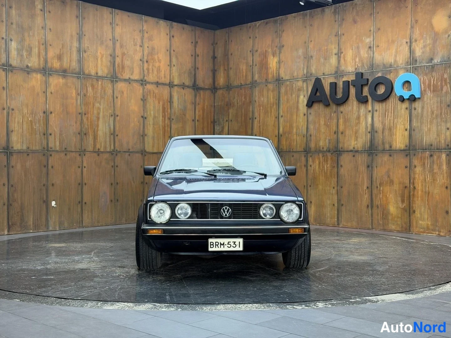 Sininen Volkswagen Golf 1986, edestä, kuva 11