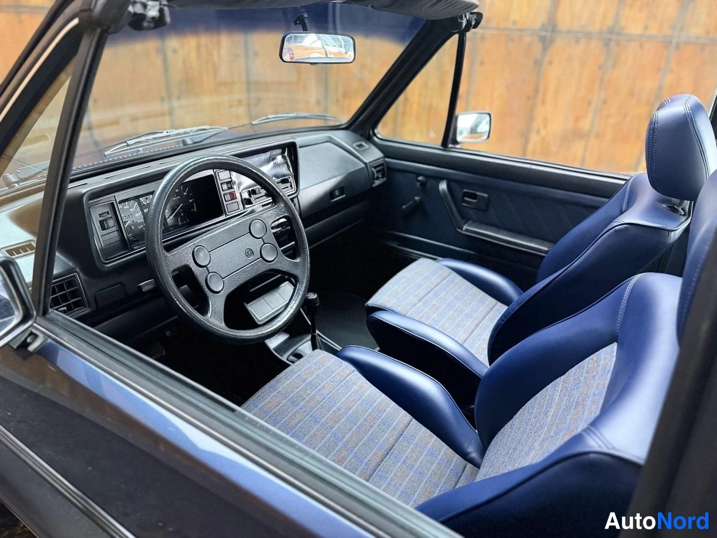 Sininen Volkswagen Golf 1986, ohjaamo, kuva 26
