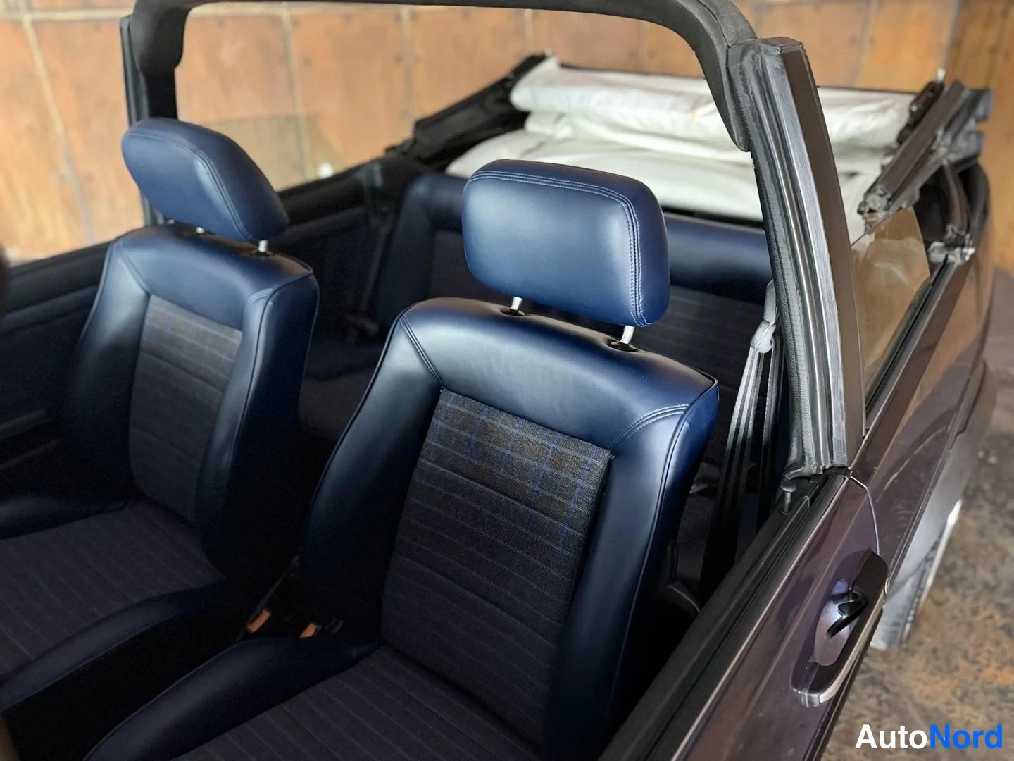 Sininen Volkswagen Golf 1986, etuistuimet, kuva 29