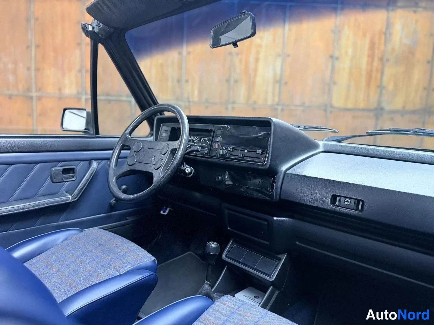 Sininen Volkswagen Golf 1986, ohjaamo, kuva 28