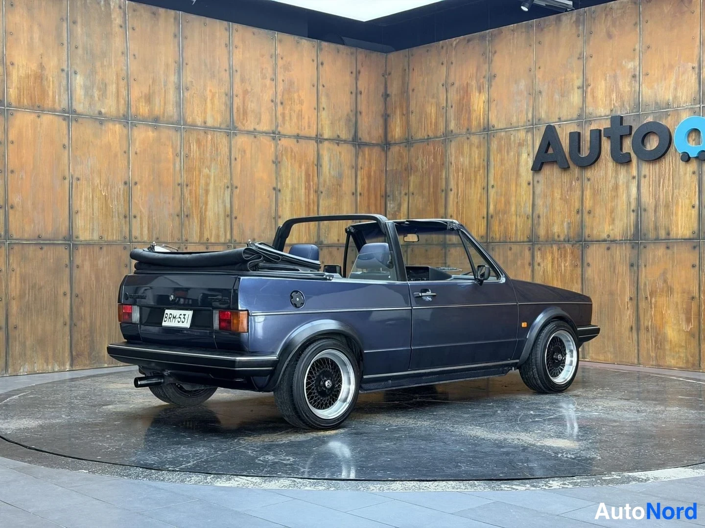 Sininen Volkswagen Golf 1986, takaviisto, kuva 19