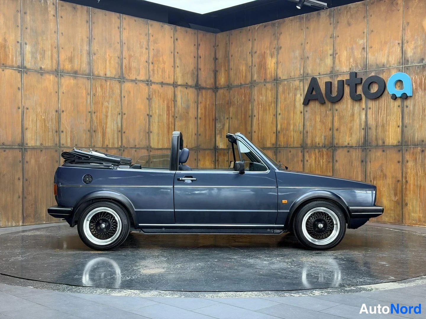 Sininen Volkswagen Golf 1986, sivulta, kuva 14