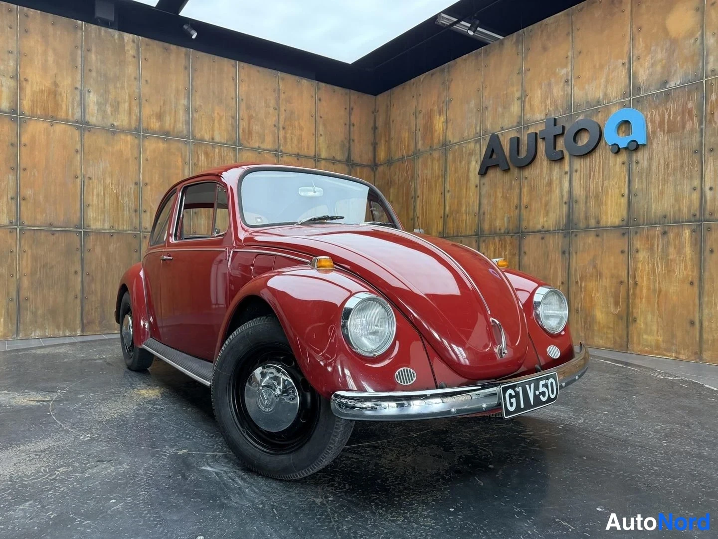 Punainen Volkswagen Kupla 1968, etuviisto, keula oikealle, kuva 4