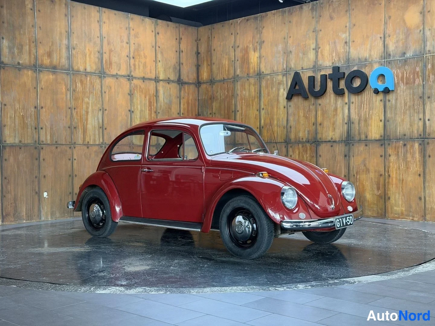 Punainen Volkswagen Kupla 1968, etuviisto, keula oikealle, kuva 5
