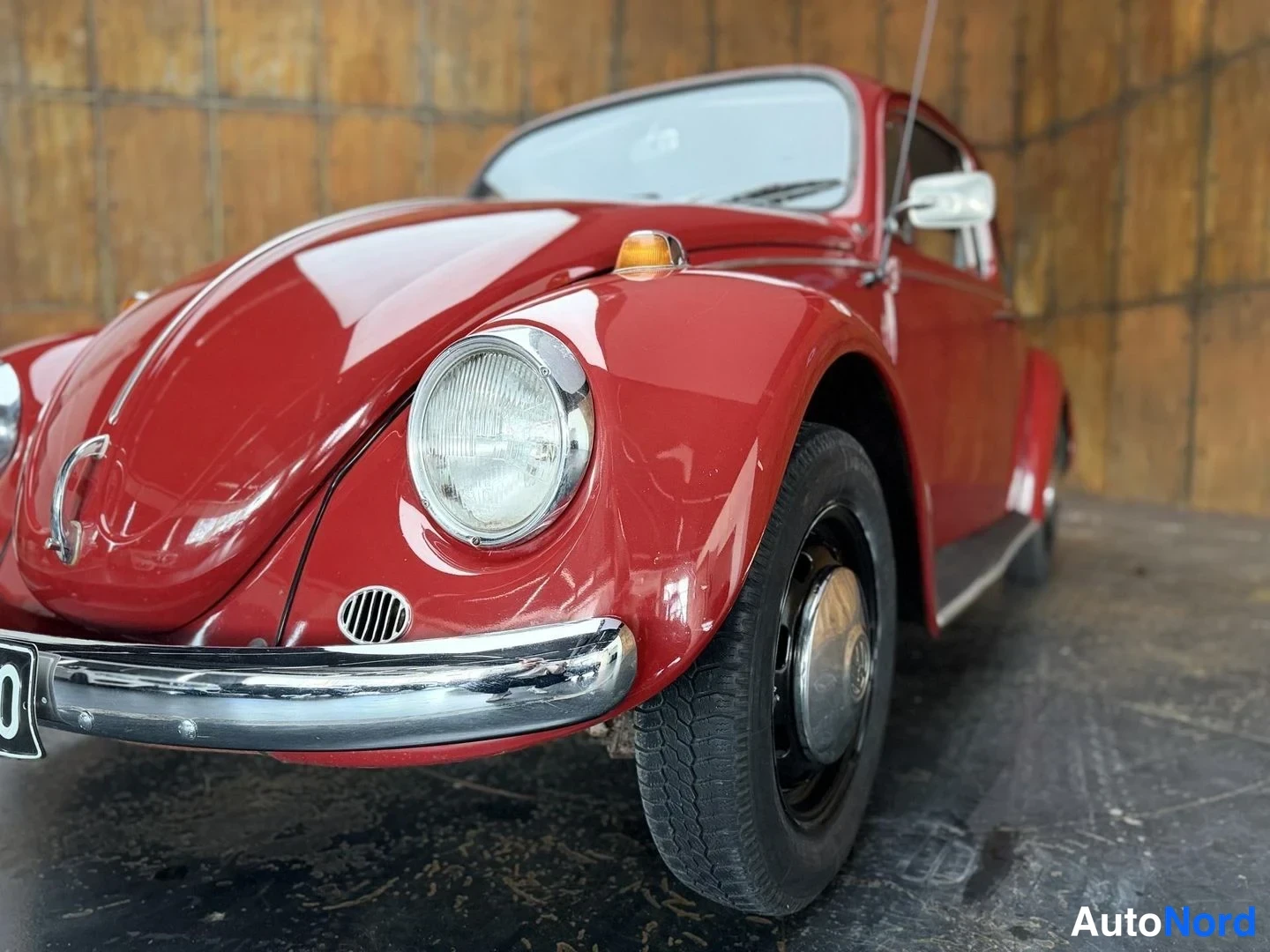 Punainen Volkswagen Kupla 1968, etuviisto, keula vasemmalle, kuva 2