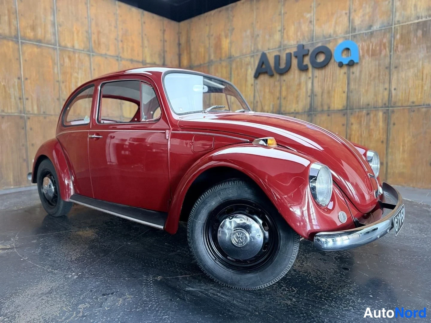 Punainen Volkswagen Kupla 1968, etuviisto, keula oikealle, kuva 6