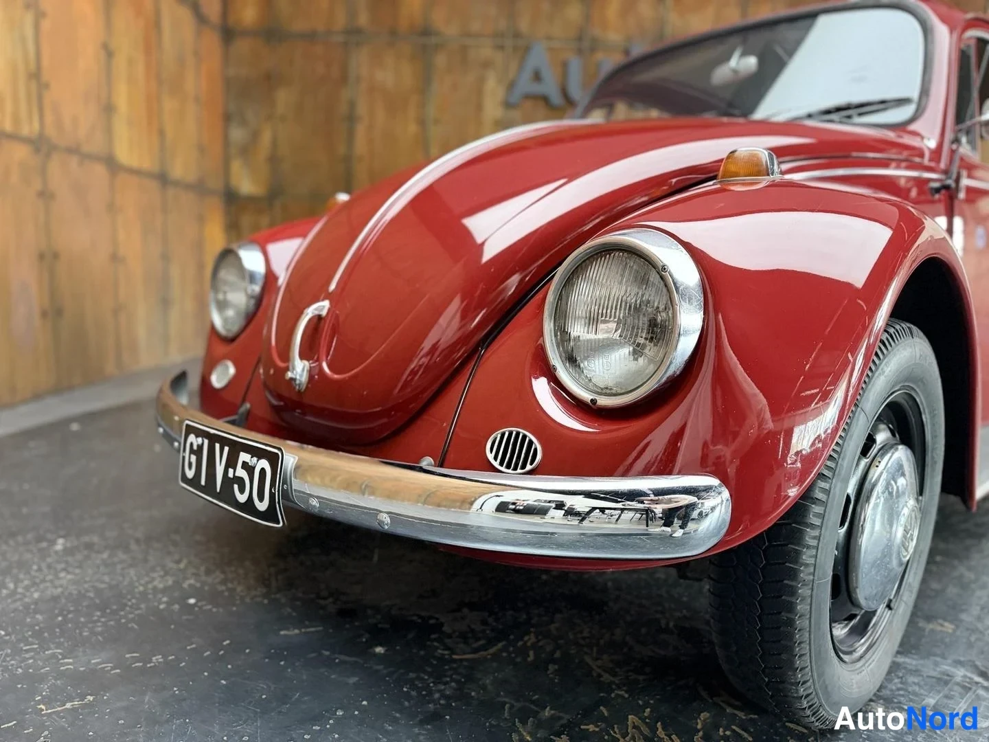 Punainen Volkswagen Kupla 1968, edestä, kuva 10