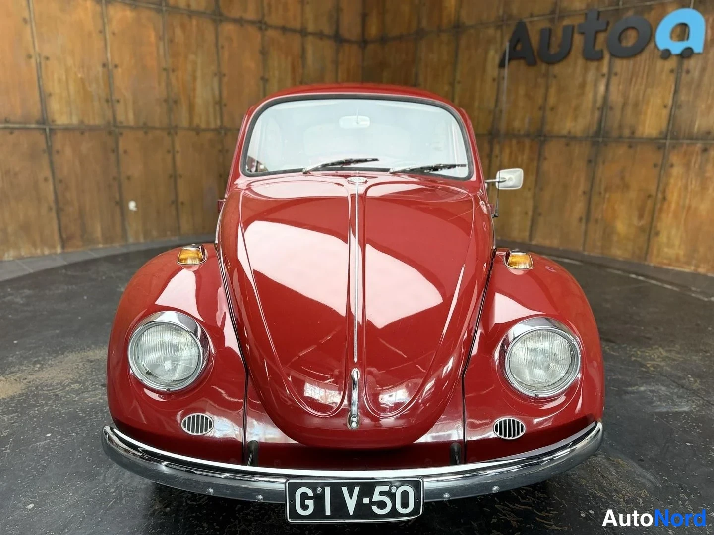 Punainen Volkswagen Kupla 1968, edestä, kuva 9