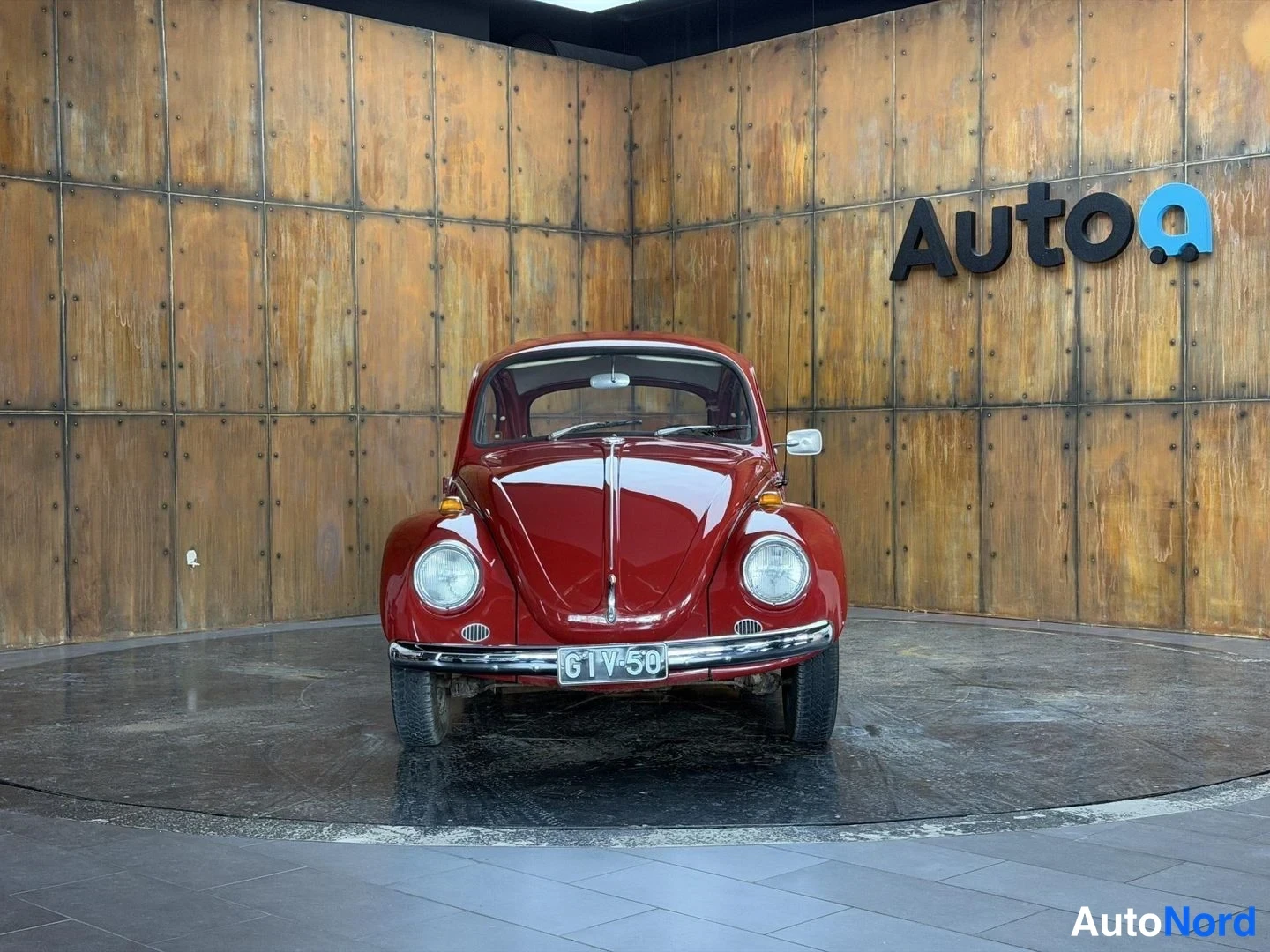 Punainen Volkswagen Kupla 1968, edestä, kuva 8
