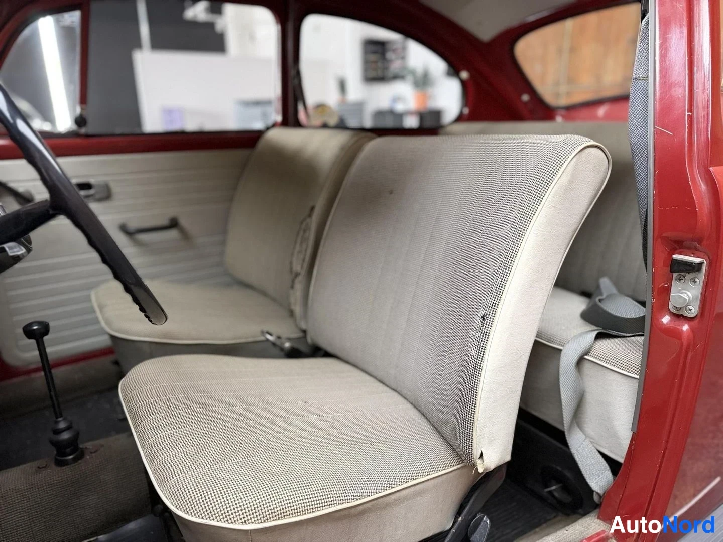 Punainen Volkswagen Kupla 1968, etuistuimet, kuva 24